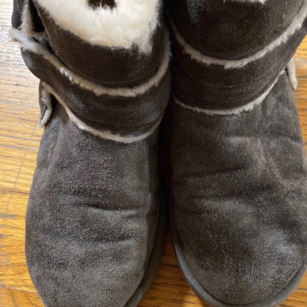 UGG Boots - Picture 6 of 7